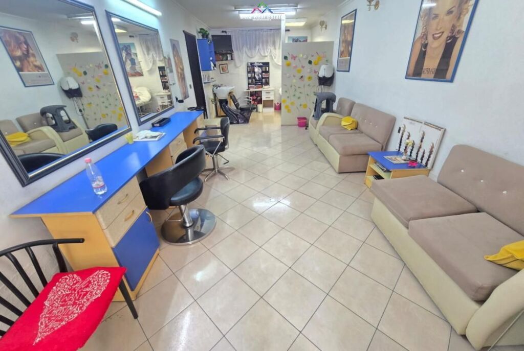 Dyqan Me Qera Tek Rruga e Barrikadave ( ID BD21916) Tirane