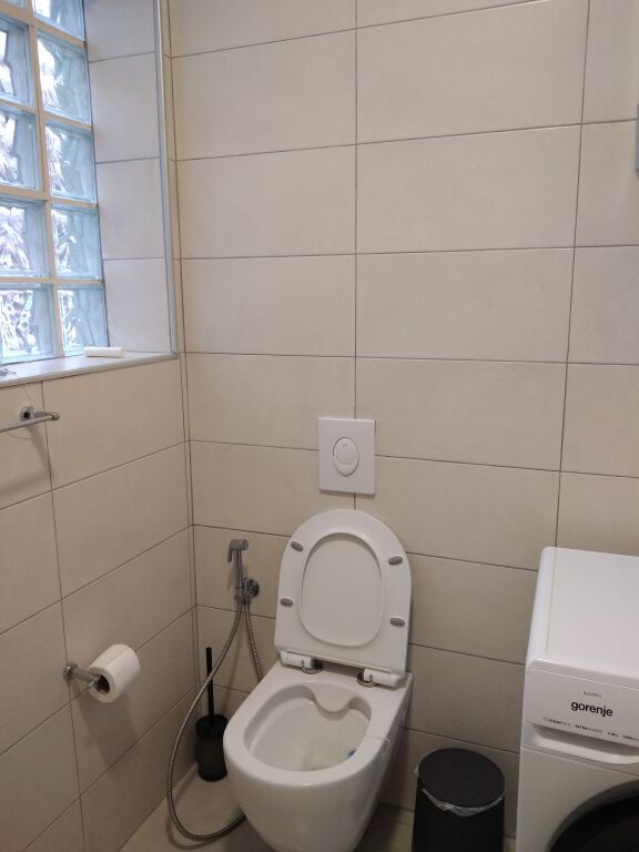 Apartament krejt I ri për shitje ne qender te Korces.