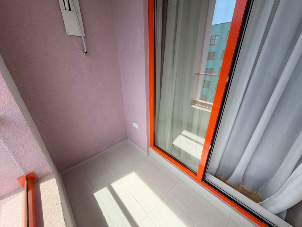 🏡Jepet me qera apartament 1+1  📍 Adresa: Ali Demi, Kompleksi Kadiu💰 Çmimi: 40000 lekë (i padiskutueshëm)