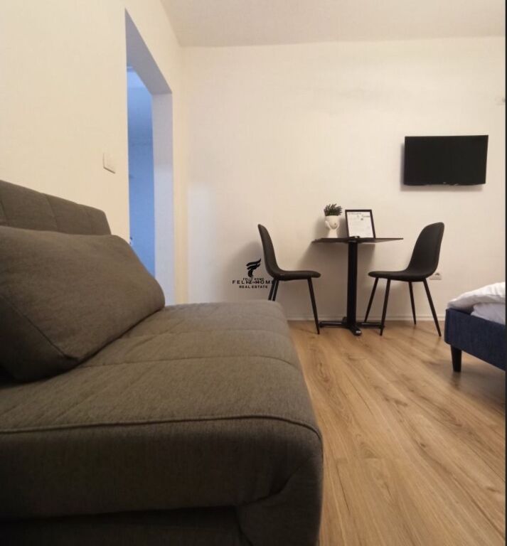 GARSIONERE ME QERA 40 M2 21 DHJETORI 40.000 LEKE FH-76784