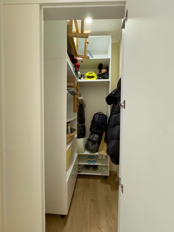 Apartament krejt I ri për shitje ne qender te Korces.