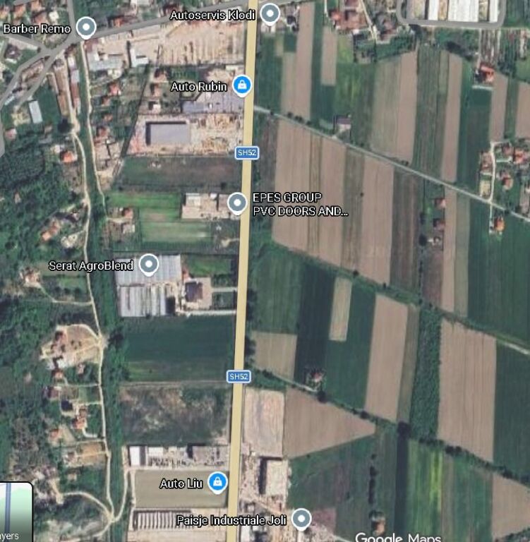 Shitet Toke ne Fushe Preze/ Buze rruges se Autostrades