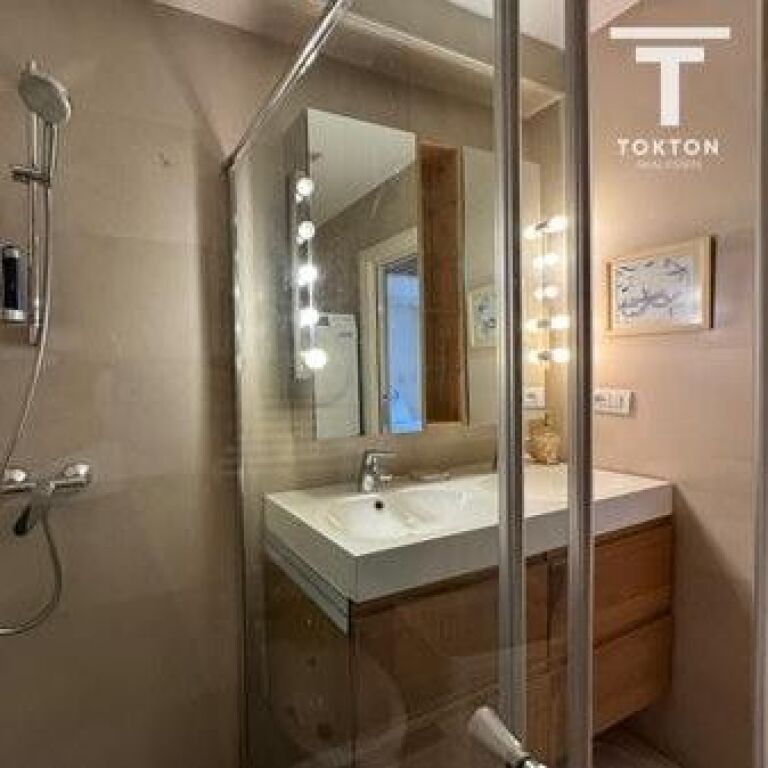 QIRA, APARTAMENT 2+1, RRUGA E KAVAJËS, BLLOKU I AMBASADAVE, TIRANË