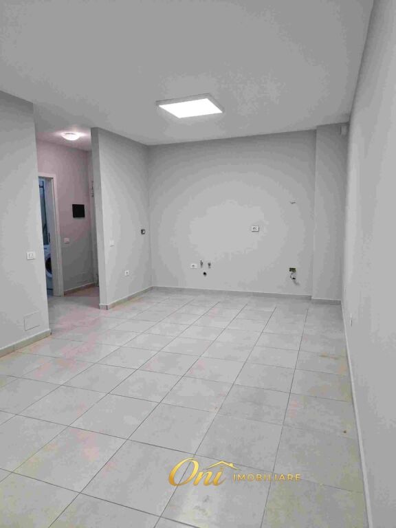 JEPET ZYRE ME QERA 60M2 21 DHJETORI