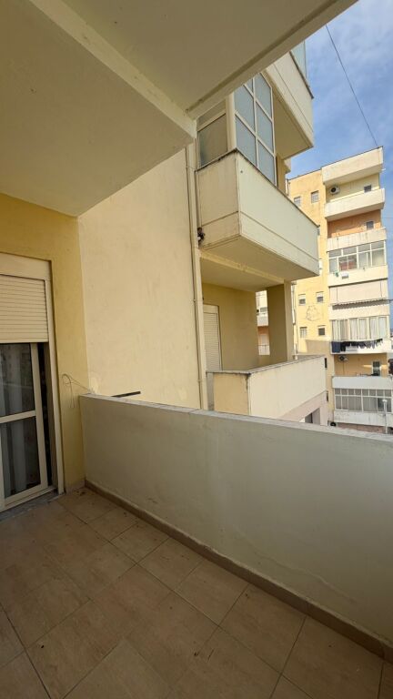 Apartament jepet me qira afatgjat 2+1