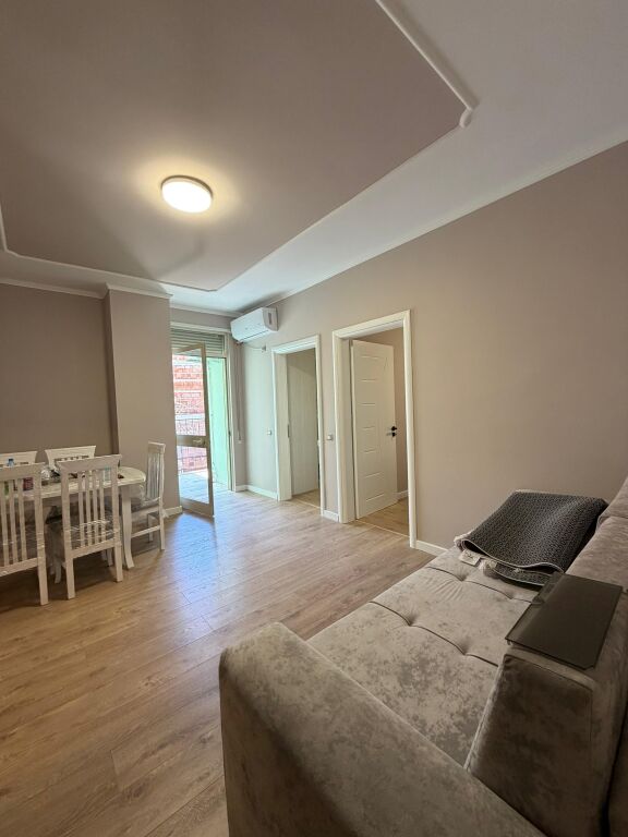 In vendita, appartamento 2+1, presso Hotel Shpiragu – Golem.
