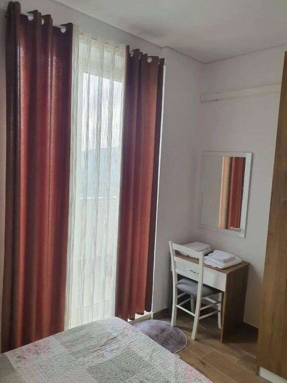 Jepet me qera Apartament i mobiluar,  i ri, 1+1+blk