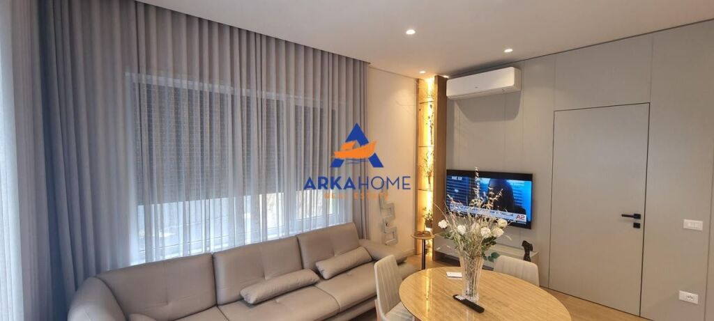 JEPET ME QIRA APARTAMENT 1+1 + VERANDË "KODRA E DIELLIT" 800 EURO