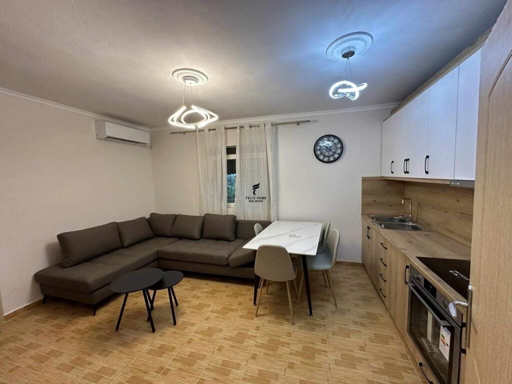 APARTAMENT ME QERA 2+1 RRUGA BARDHYL 50.000 LEKE FH-76833