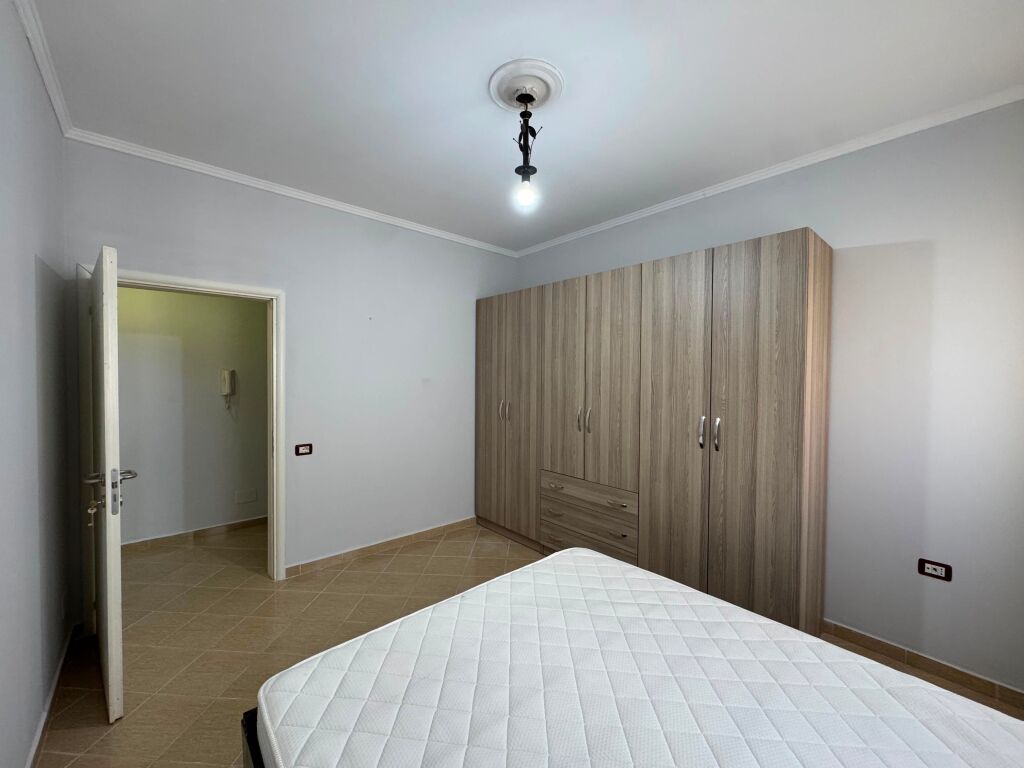 For rent 1+1 near the Paris Commune 500 thousand lek
