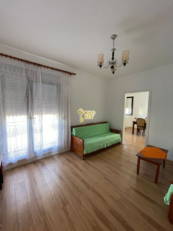 🏡 APARTAMENT ME QERA 2+1+2 ME BALLKON – PRANË SHKOLLES DY GJELAT, DURRËS