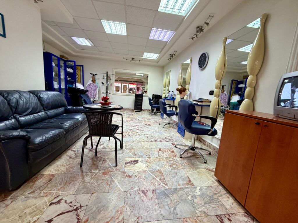 AMBIENT BIZNESI PËR SHITJE NE KOMUNE TE PARISIT