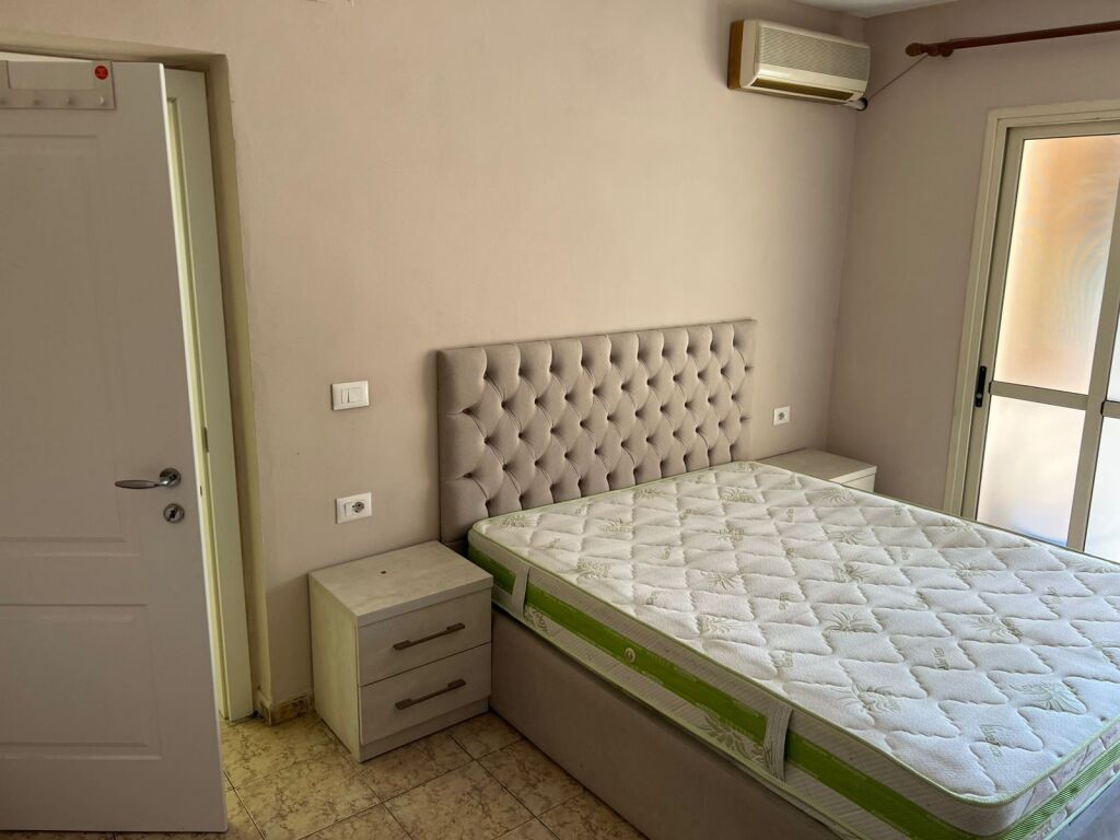 🏢Perballe Ministrise se Jashtme jepet me qera apartament 1+1,i mobiluar. 55,000Leke