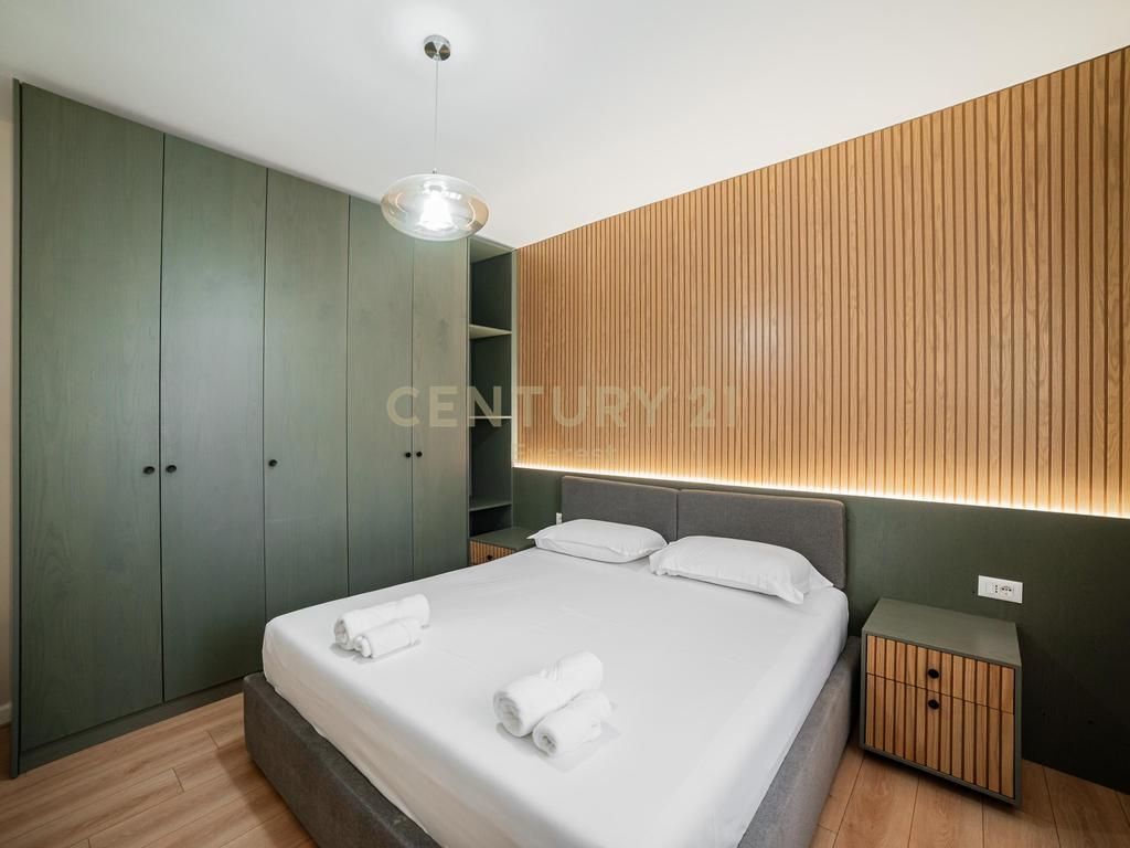 PAZARI I RI, SELLING APARTMENT 2+1!