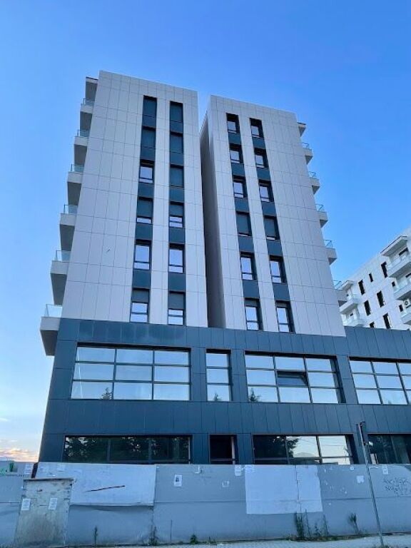 🏡 APARTAMENT ME QERA 2+1 – PËRBALLË UET, KOMPLEKSI GREEN HARMONY