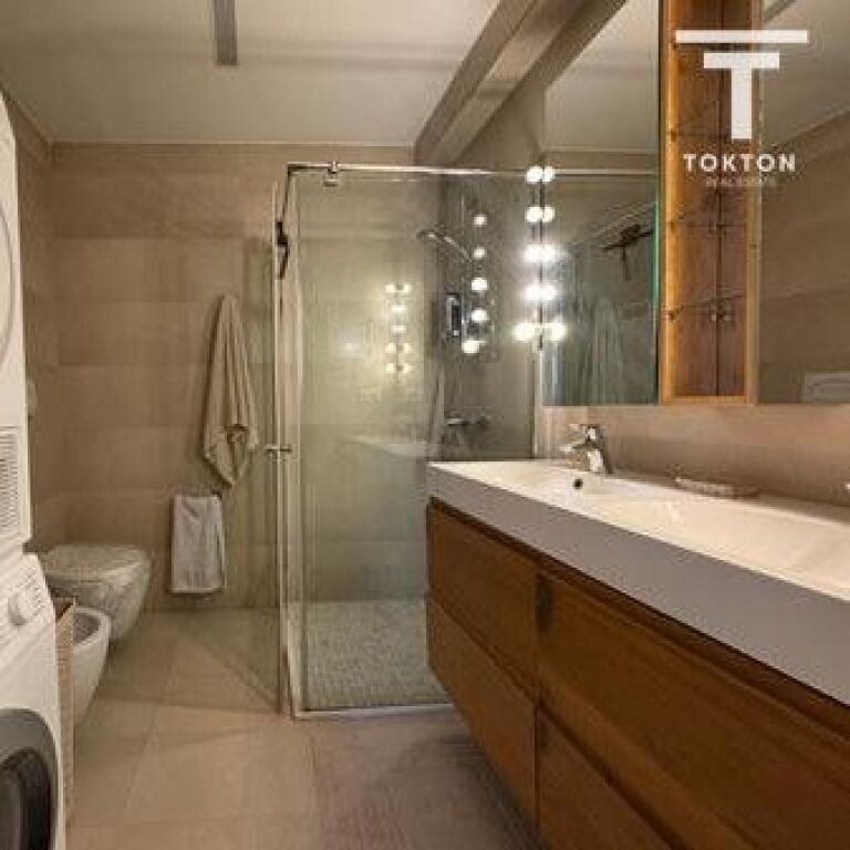 QIRA, APARTAMENT 2+1, RRUGA E KAVAJËS, BLLOKU I AMBASADAVE, TIRANË
