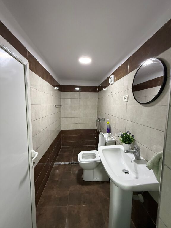 Jepet me qera shtëpi private 1-katëshe