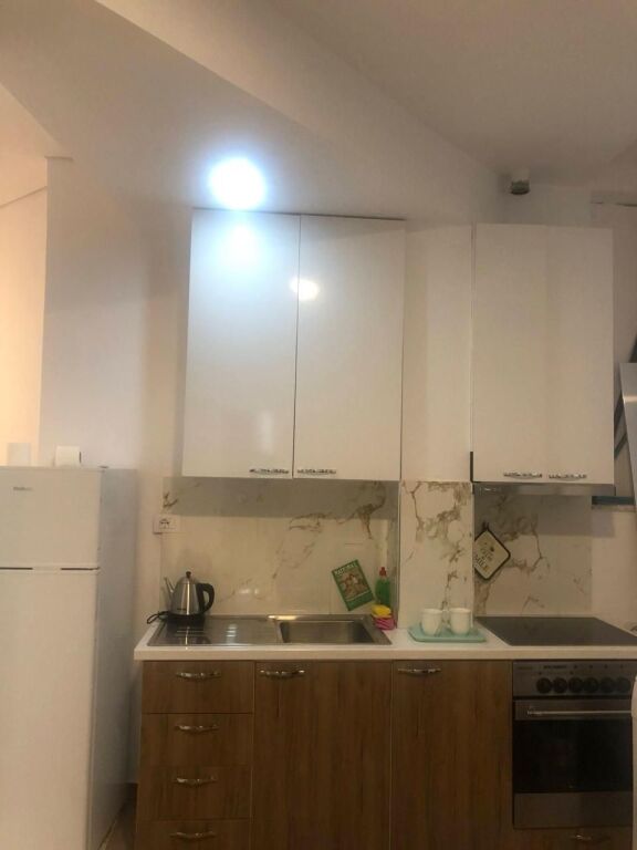 Jepet me qera Apartament i mobiluar,  i ri, 1+1+blk