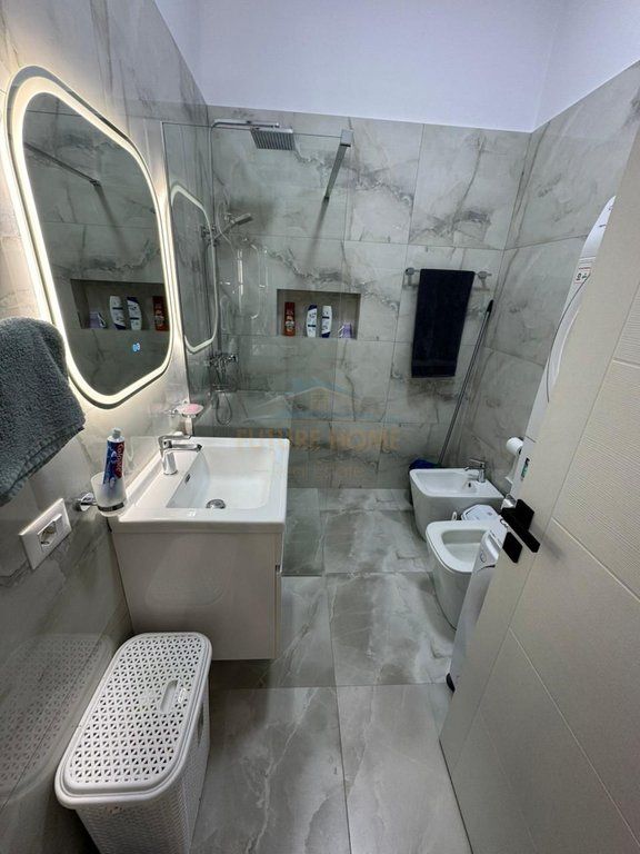 Shitet, Apartament 2+1, Fresk, Tiranë