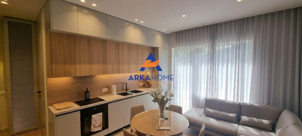 JEPET ME QIRA APARTAMENT 1+1 + VERANDË "KODRA E DIELLIT" 800 EURO