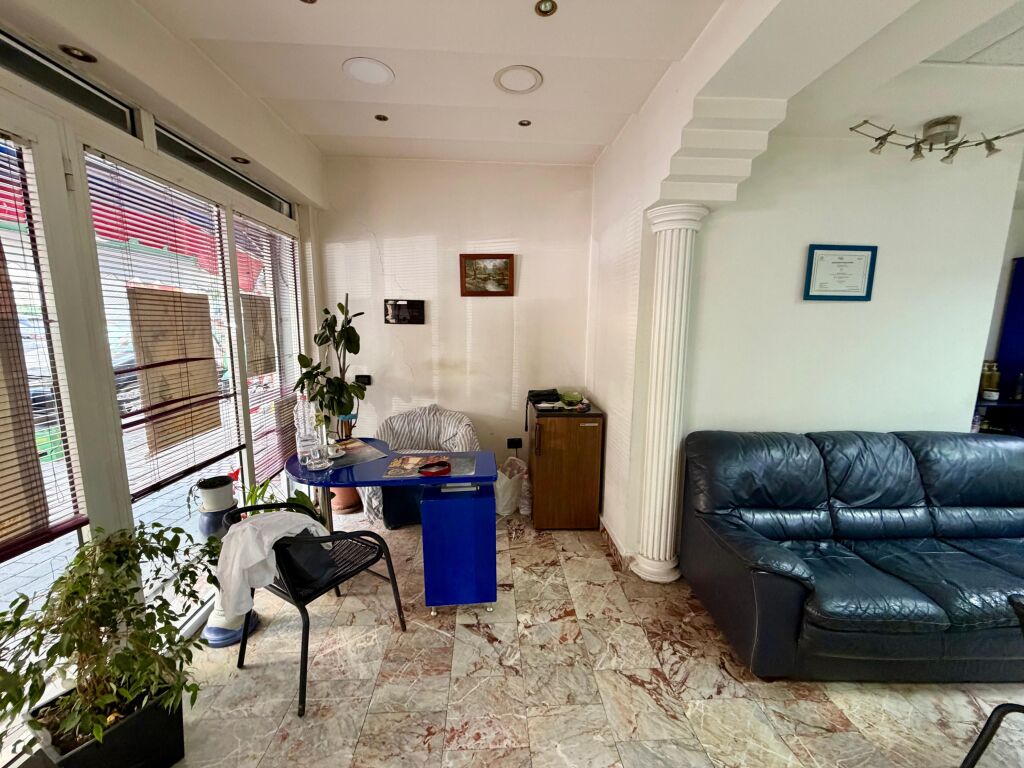 AMBIENT BIZNESI PËR SHITJE NE KOMUNE TE PARISIT