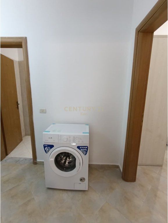 Shitet Apartament 1+1 tek Shkëmbi i Kavajës, Durrës !