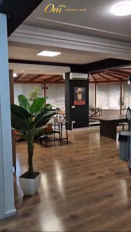 JEPET AMBIENT ZYRE ME QERA 154M2 RRUGA E KAVAJES