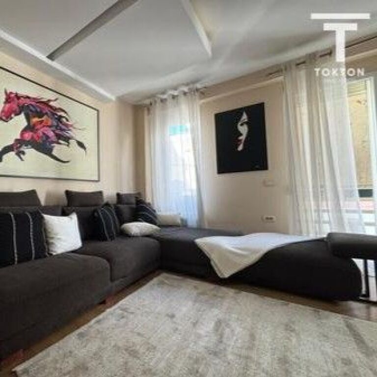 QIRA, APARTAMENT 2+1, RRUGA E KAVAJËS, BLLOKU I AMBASADAVE, TIRANË