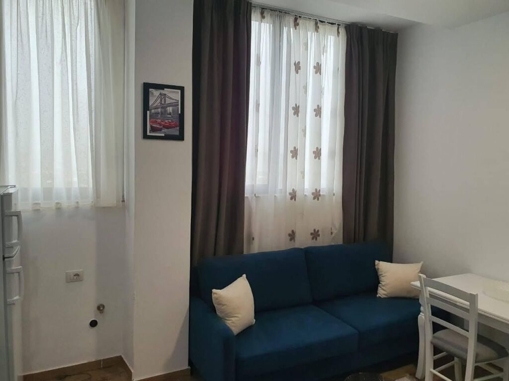 Jepet me qera Apartament i mobiluar,  i ri, 1+1+blk