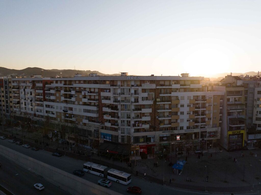 jepet me qera ambient biznesi ne astir rruge kryesore