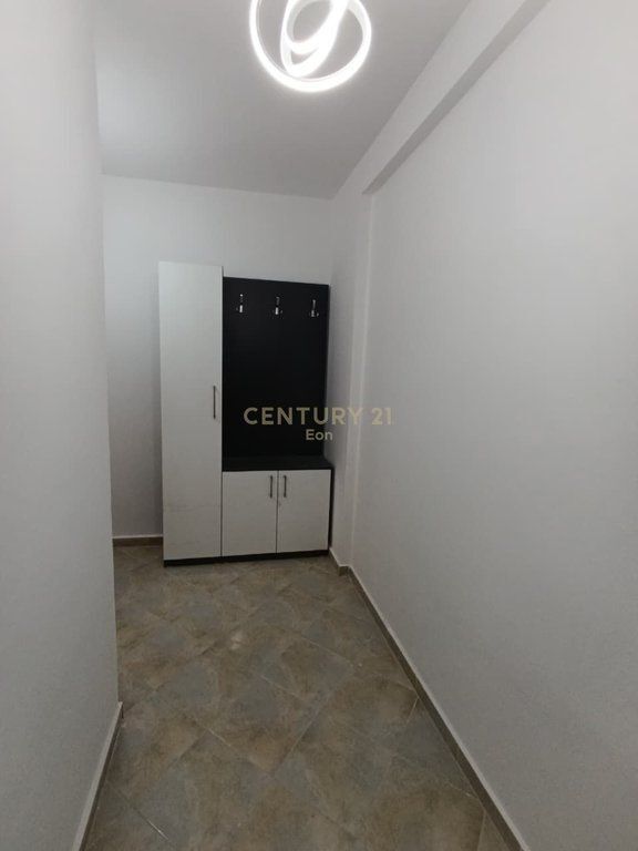 Shitet Apartament 1+1 tek Shkëmbi i Kavajës, Durrës !