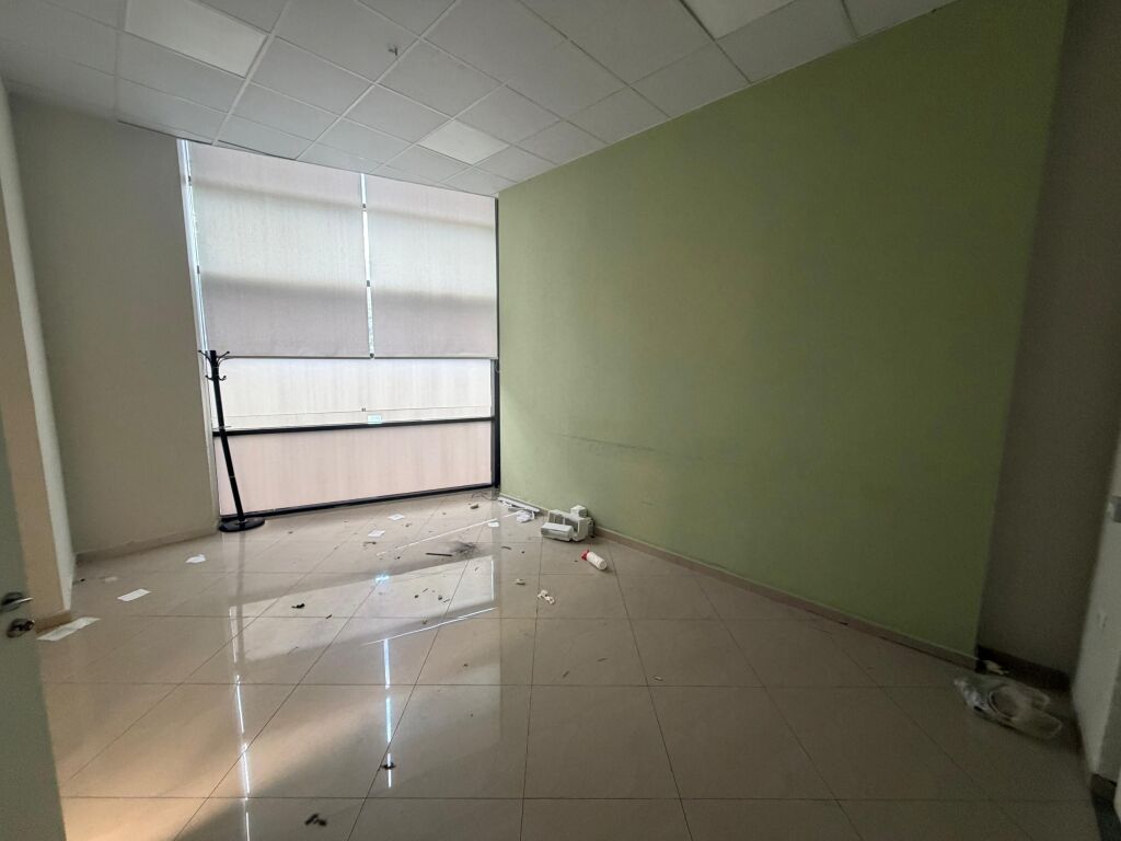 🏢 Office space for rent 👍 📍 Opposite American Hospital 3, with a view of the main street ✨