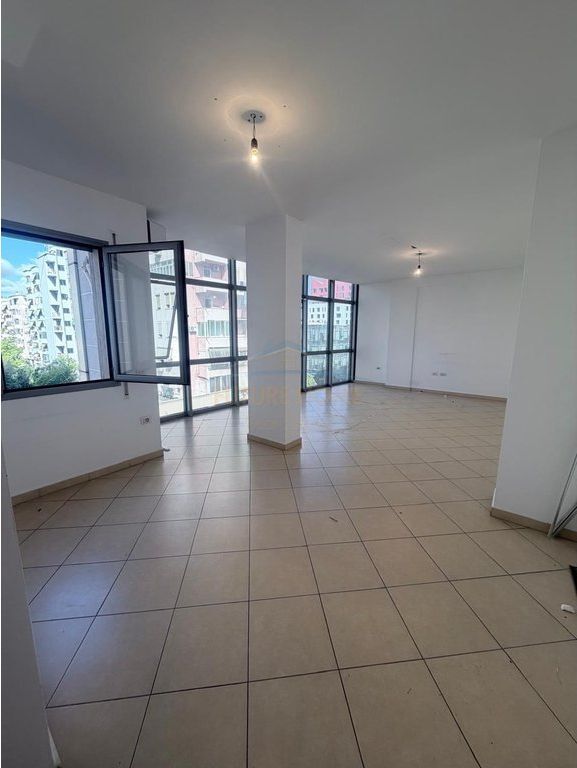 In vendita, Appartamento 2+1, 21-Dhjetori, Tirana