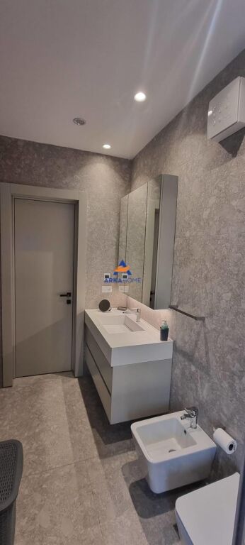 JEPET ME QIRA APARTAMENT 1+1 + VERANDË "KODRA E DIELLIT" 800 EURO