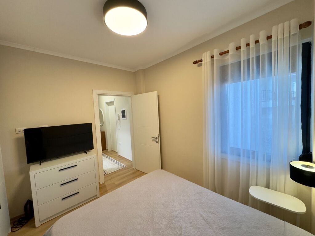 Apartament krejt I ri për shitje ne qender te Korces.