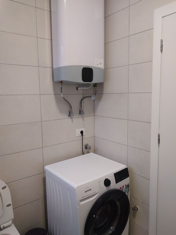 Apartament krejt I ri për shitje ne qender te Korces.