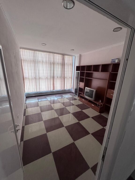 JEPET ME QERA ZYRE 1300M2 VAQARR