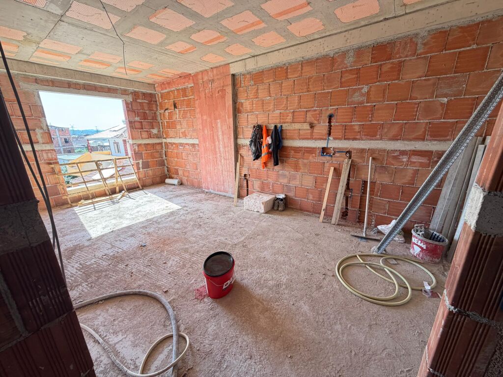 📣 VENDESI Appartamento 1+1 📍 Via “5 Maji”, Tirana ✨