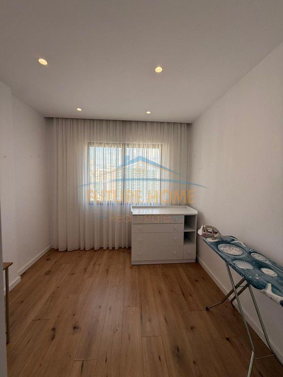 Qera, Apartament 2+1, Ish Parku i Autobuzave, Tiranë.