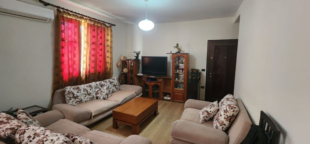 🏡 Jepet Apartament me Qera 2+1 tek Siri Kodra afer Frigoriferit me cmimin 550 Euro
