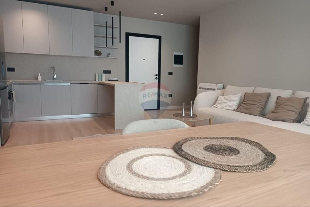 Apartment 2+1 for rent Petronini Gymnasium