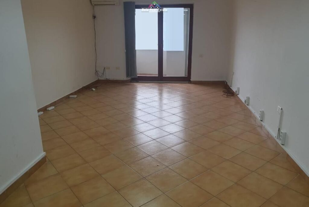 Zyre Me Qera Tek Bulevardi Zogu i Pare (ID BZ2977) Tirane