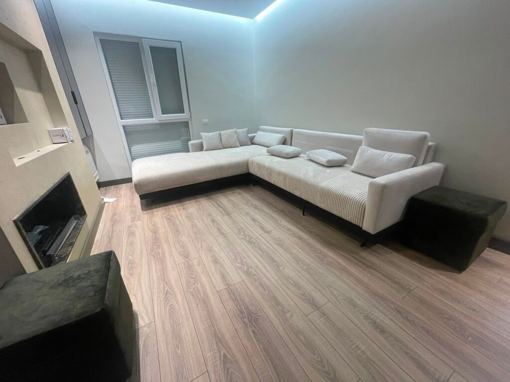 2+1,i pabanuar te univers city, Qtu ja,550 euro