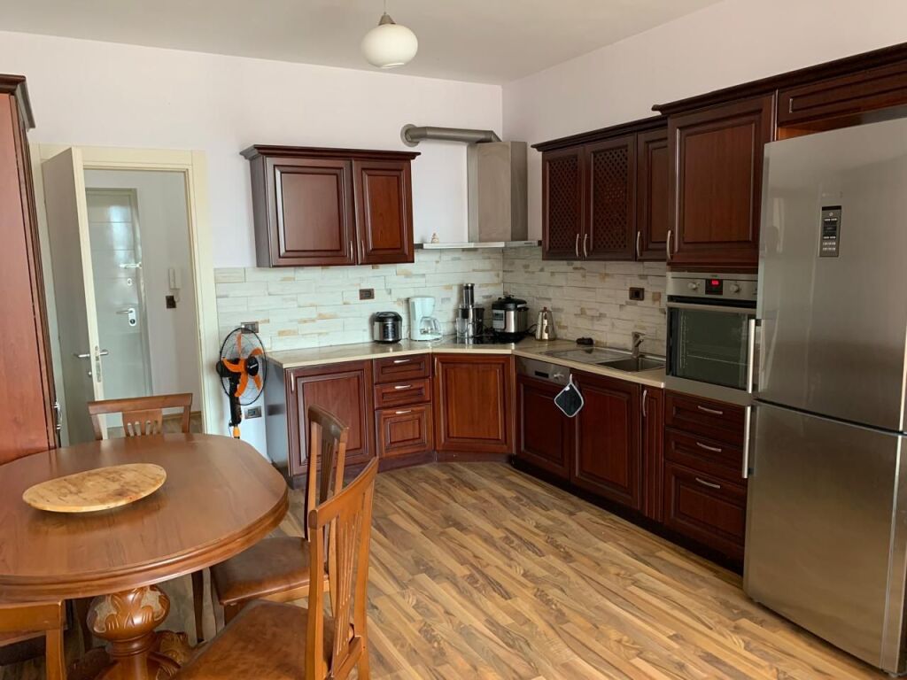Apartament 2+1+2+2 me qera ne Qender te Elbasanit!