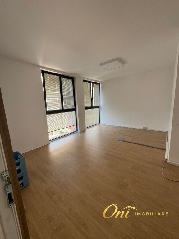 OFFICE FOR RENT 260M2 KAVAJES STREET