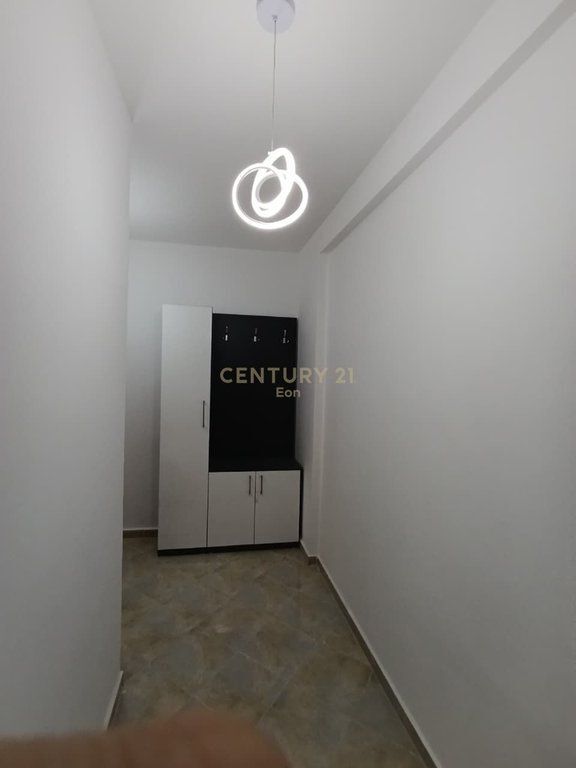 Shitet Apartament 1+1 tek Shkëmbi i Kavajës, Durrës !