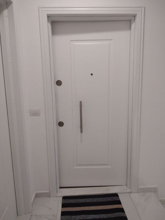 Apartament krejt I ri për shitje ne qender te Korces.