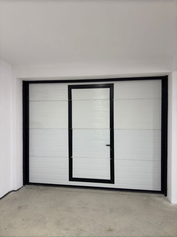 Apartament krejt I ri për shitje ne qender te Korces.