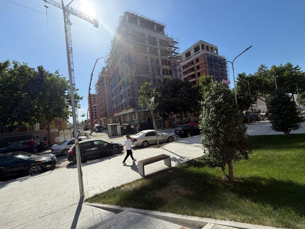 🏡 Shitet apartament 1+1 📍 Rruga “5 Maji”, Tiranë