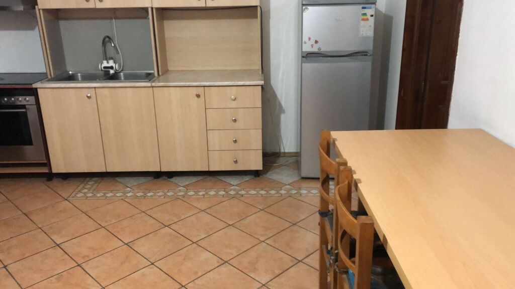 Apartament 2+1 me qira - Komisariatit të Policisë Nr. 4 !